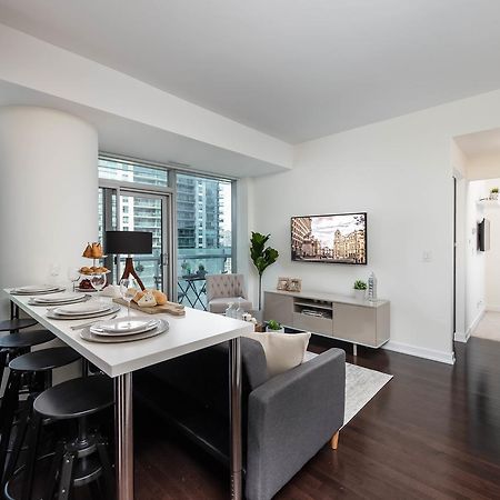 The York Boutique Suites Toronto Bagian luar foto