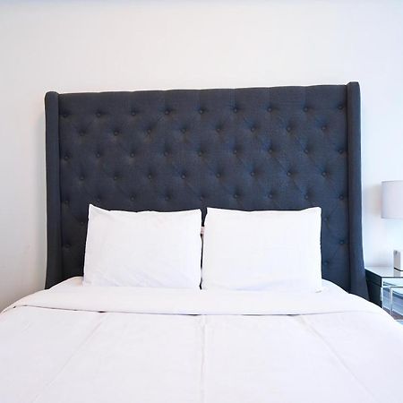 The York Boutique Suites Toronto Bagian luar foto