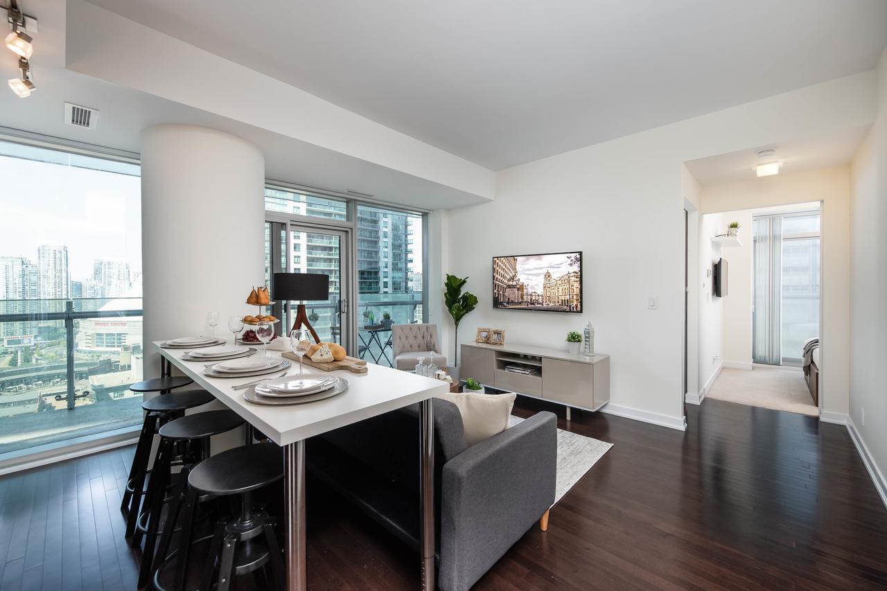 The York Boutique Suites Toronto Bagian luar foto