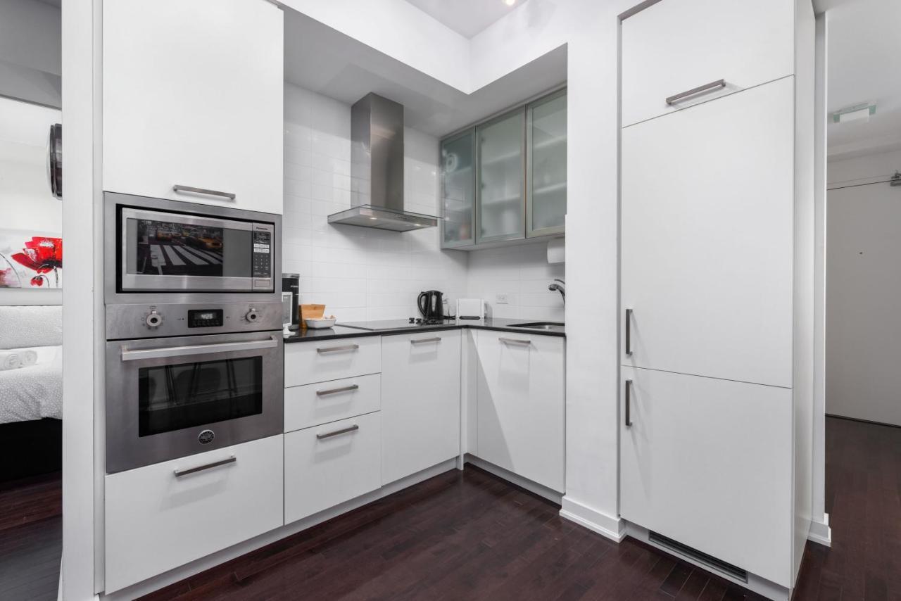 The York Boutique Suites Toronto Bagian luar foto
