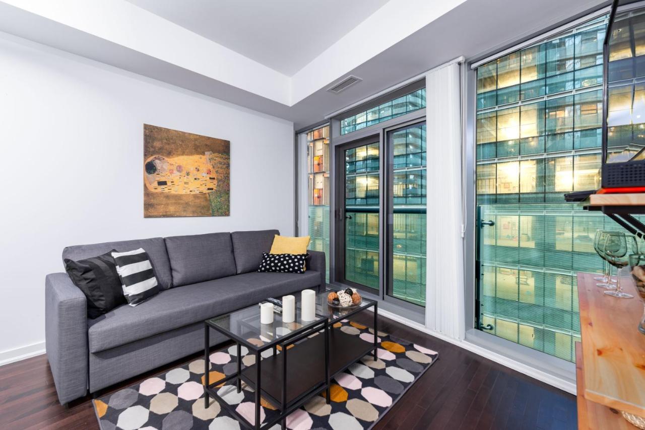 The York Boutique Suites Toronto Bagian luar foto