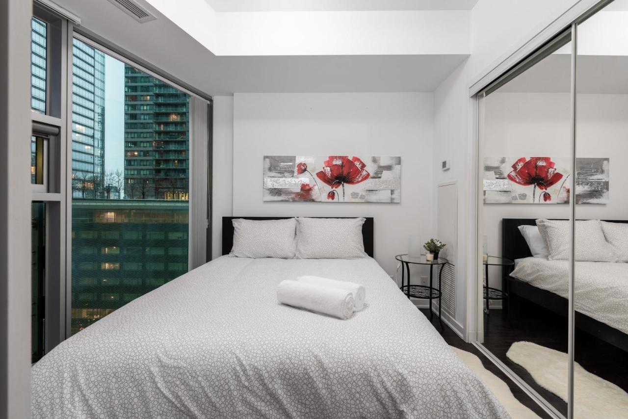 The York Boutique Suites Toronto Bagian luar foto