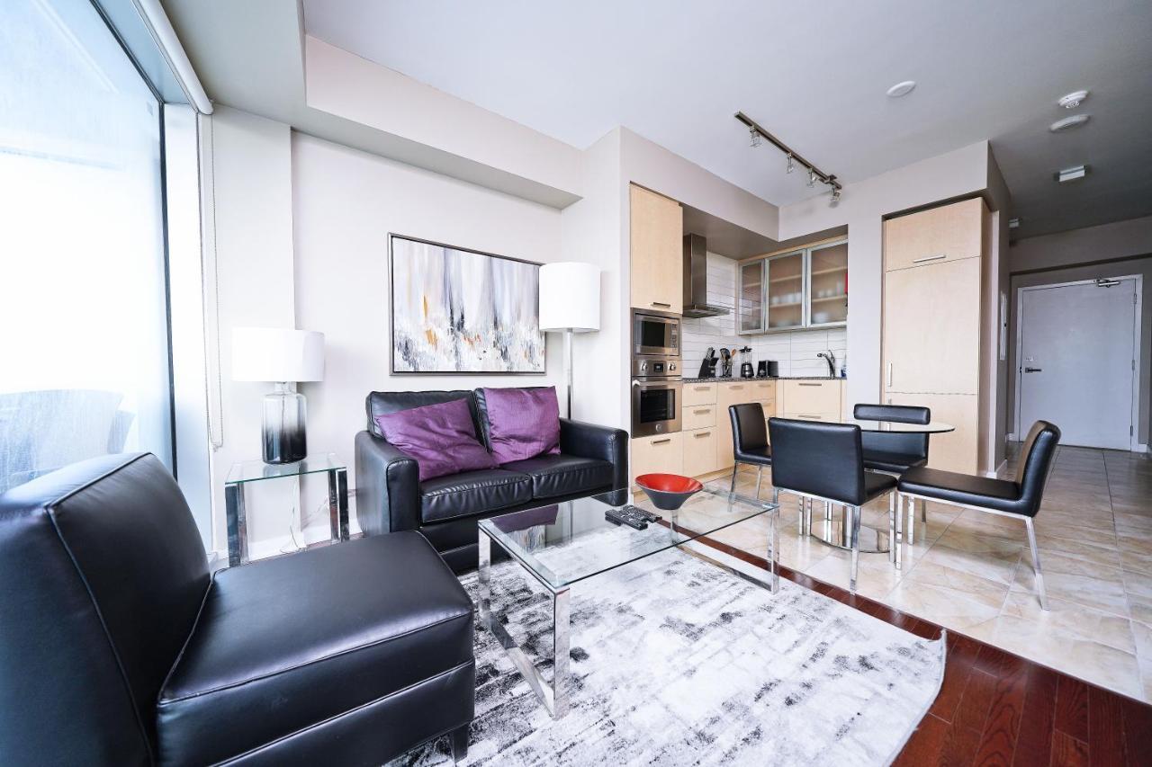 The York Boutique Suites Toronto Bagian luar foto