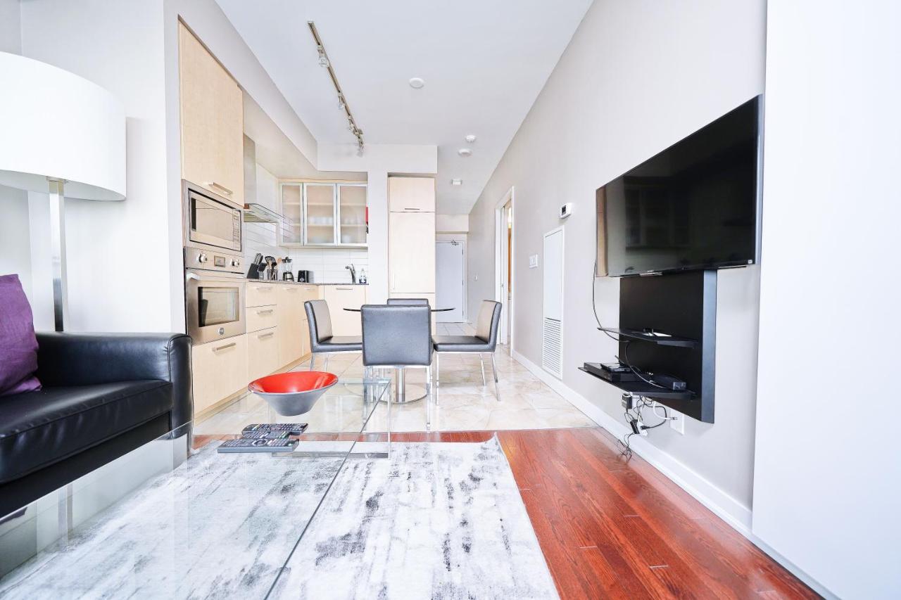 The York Boutique Suites Toronto Bagian luar foto