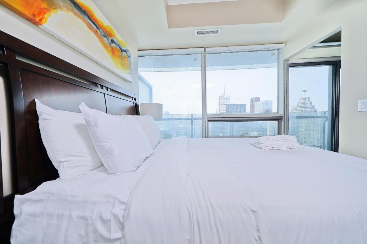 The York Boutique Suites Toronto Bagian luar foto