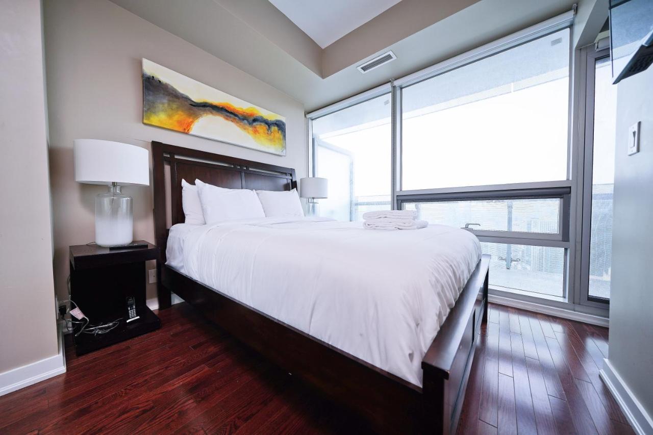 The York Boutique Suites Toronto Bagian luar foto