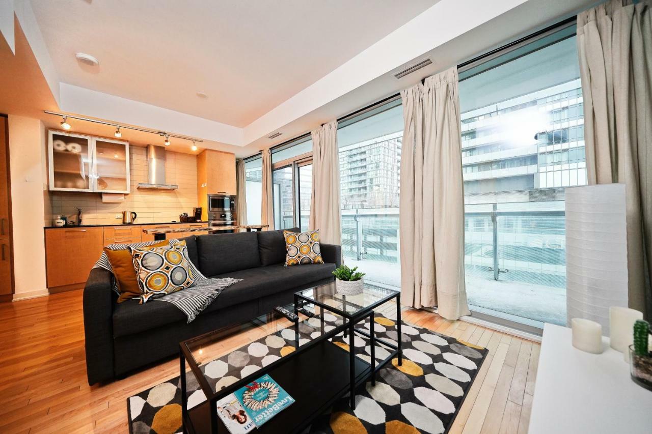 The York Boutique Suites Toronto Bagian luar foto