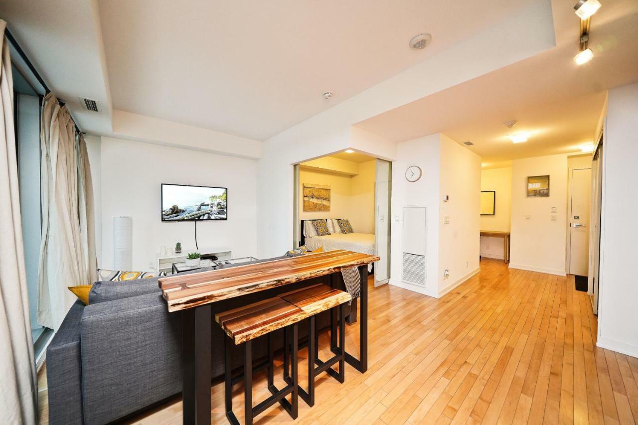 The York Boutique Suites Toronto Bagian luar foto