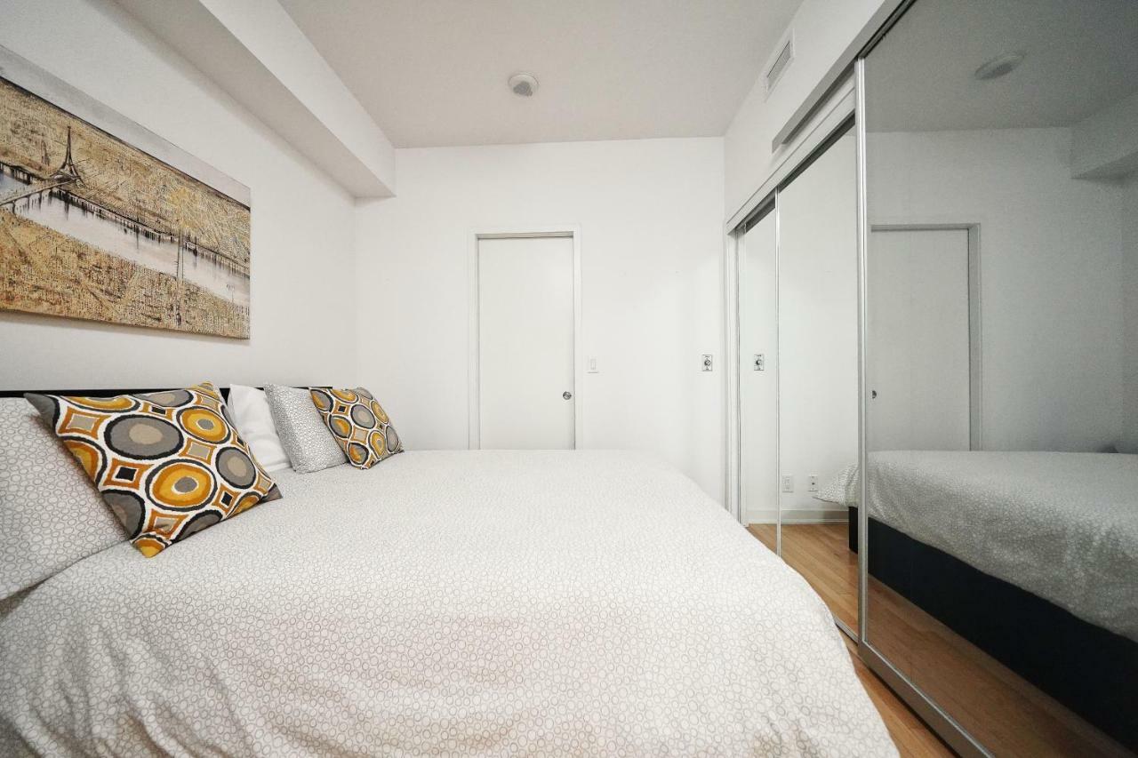 The York Boutique Suites Toronto Bagian luar foto