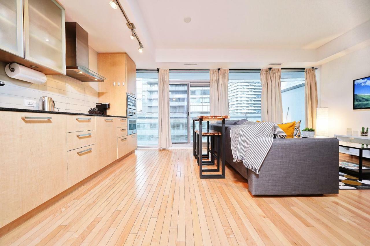 The York Boutique Suites Toronto Bagian luar foto