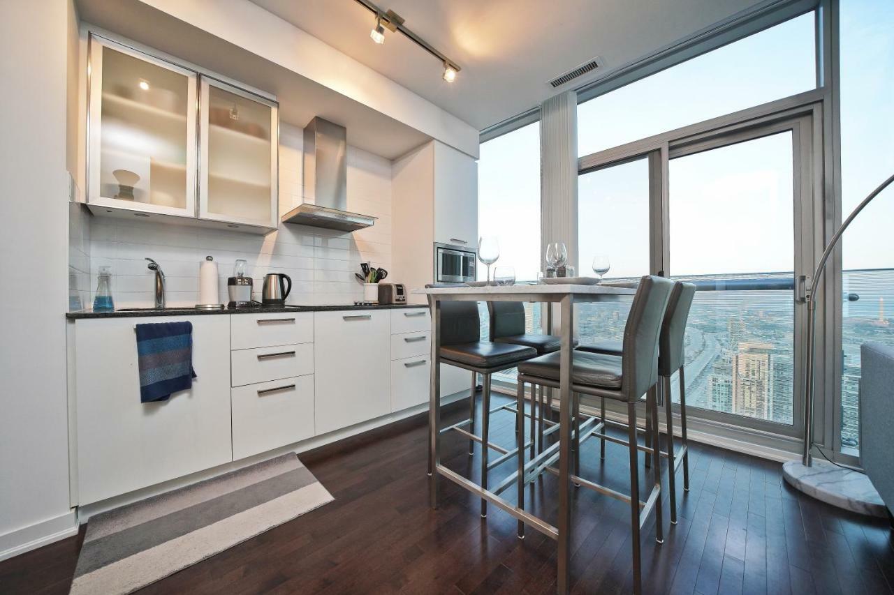 The York Boutique Suites Toronto Bagian luar foto