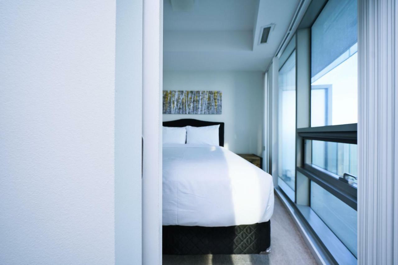The York Boutique Suites Toronto Bagian luar foto