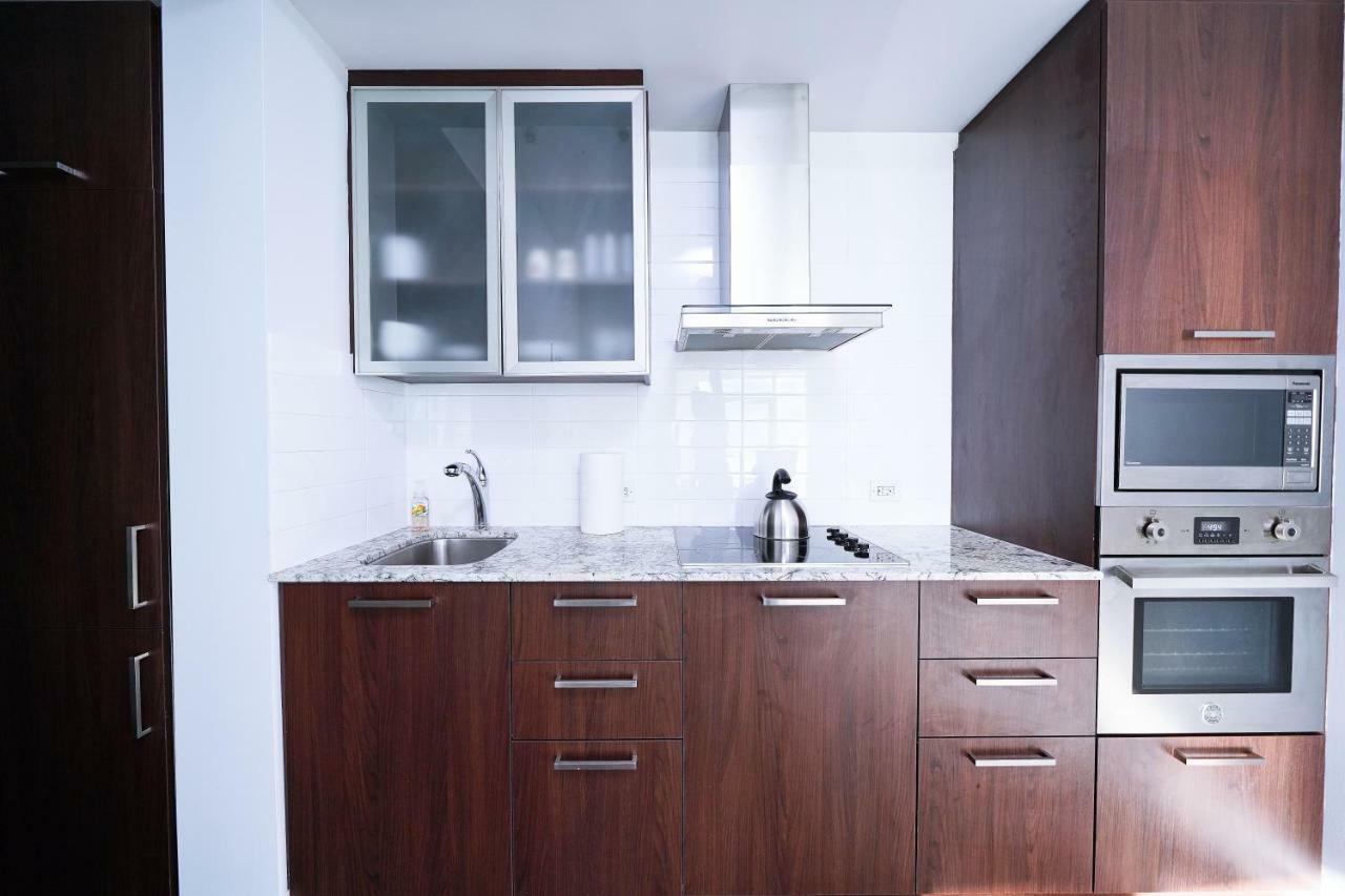 The York Boutique Suites Toronto Bagian luar foto