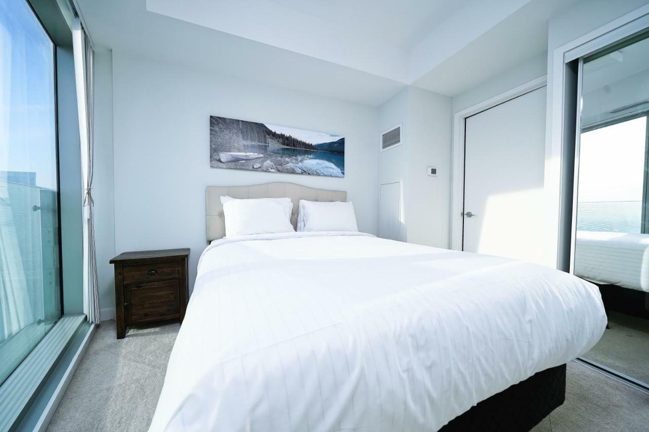 The York Boutique Suites Toronto Bagian luar foto