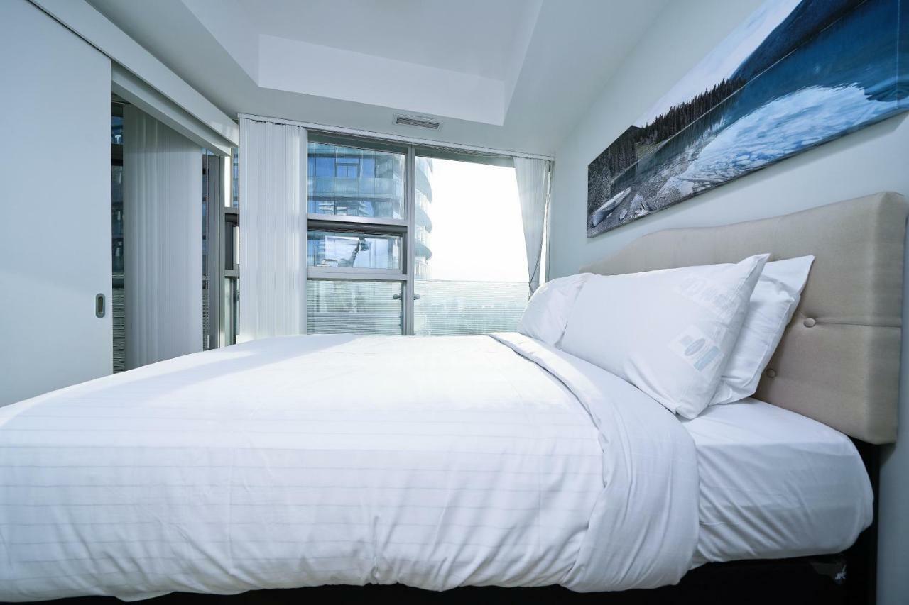 The York Boutique Suites Toronto Bagian luar foto