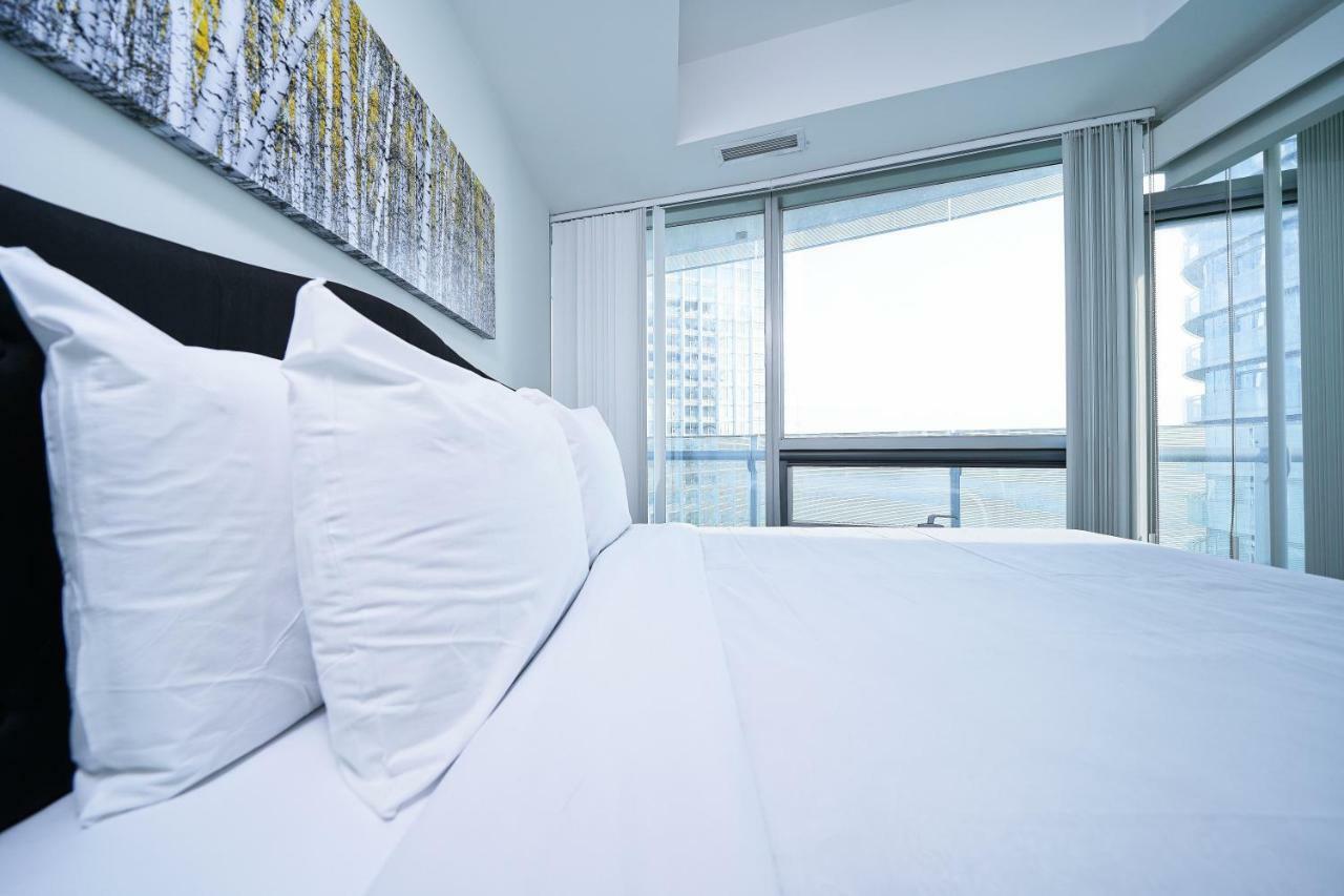 The York Boutique Suites Toronto Bagian luar foto