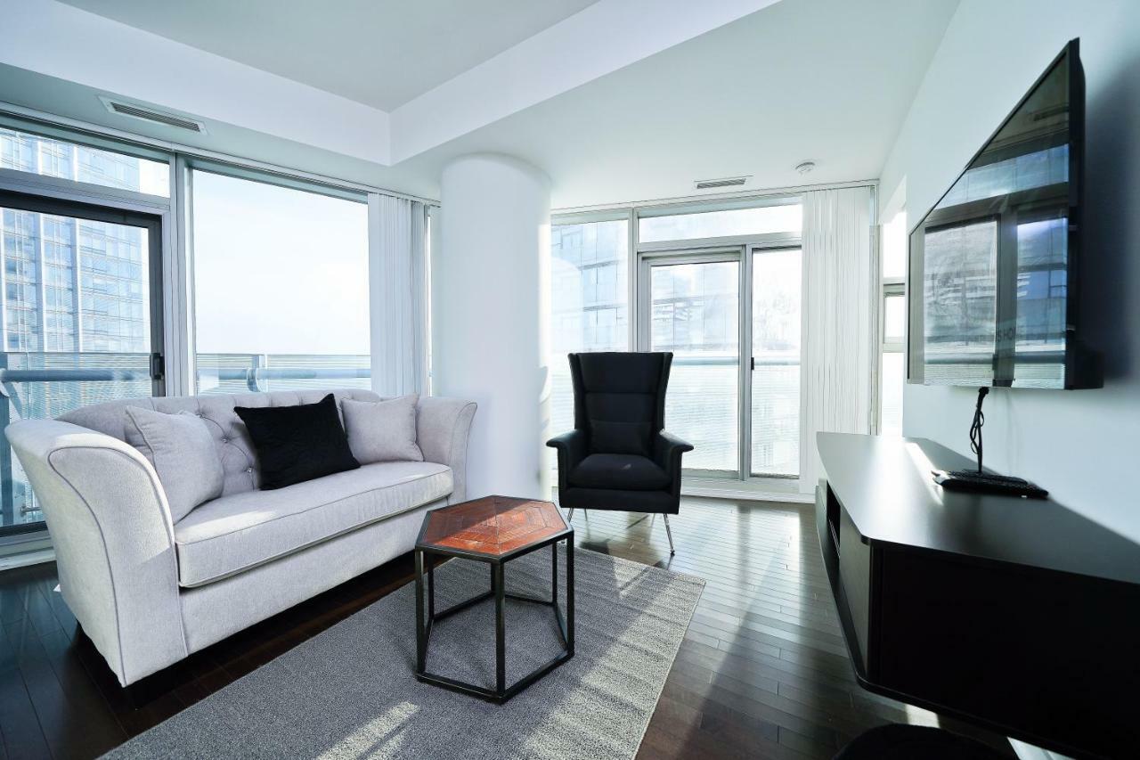 The York Boutique Suites Toronto Bagian luar foto
