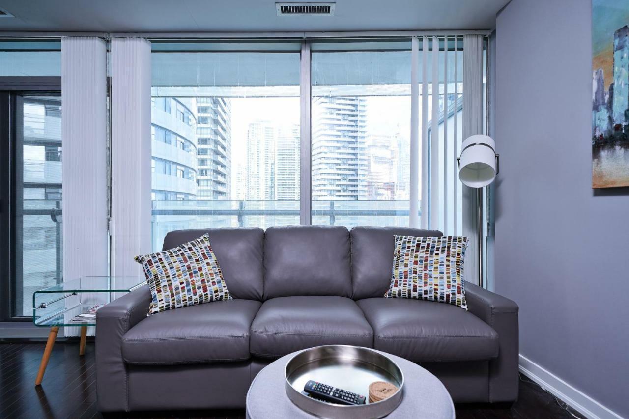 The York Boutique Suites Toronto Bagian luar foto