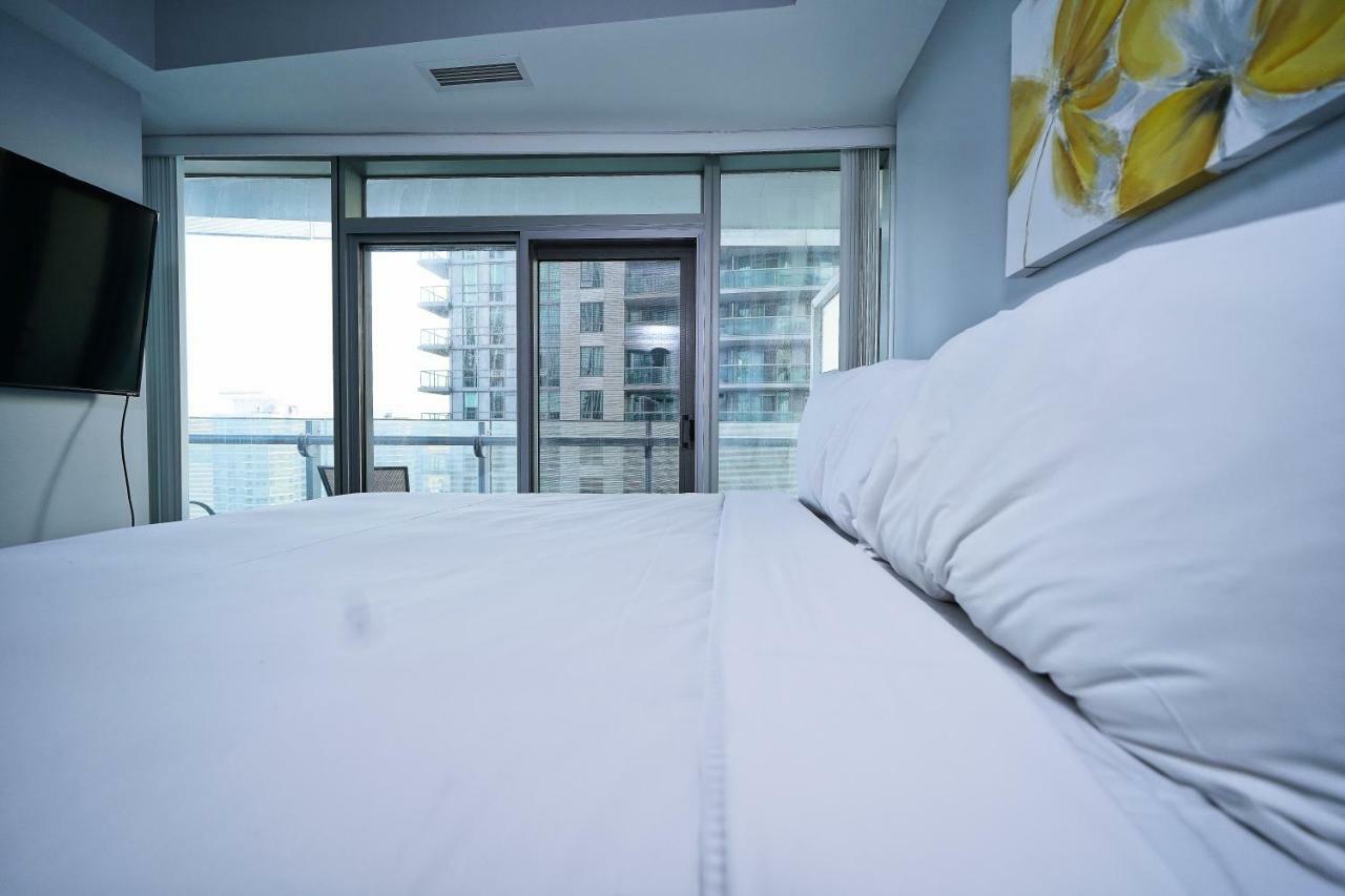 The York Boutique Suites Toronto Bagian luar foto