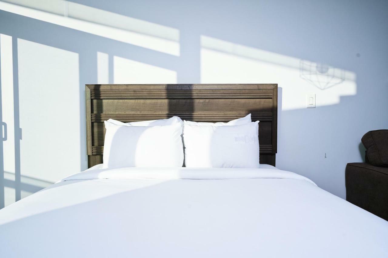 The York Boutique Suites Toronto Bagian luar foto