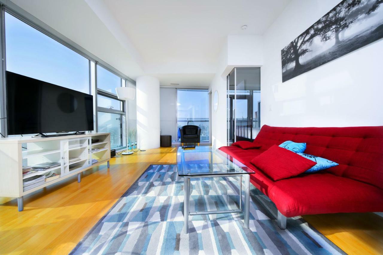 The York Boutique Suites Toronto Bagian luar foto