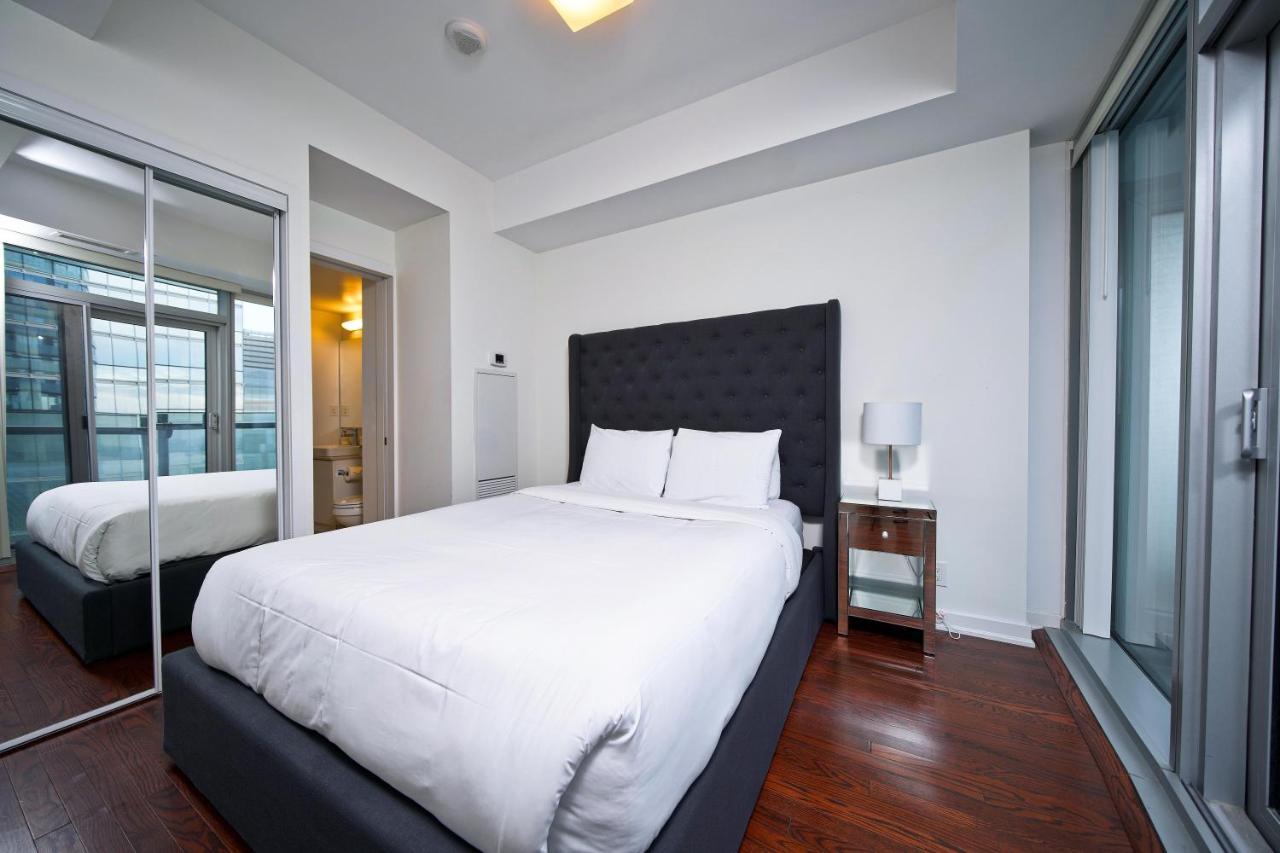 The York Boutique Suites Toronto Bagian luar foto