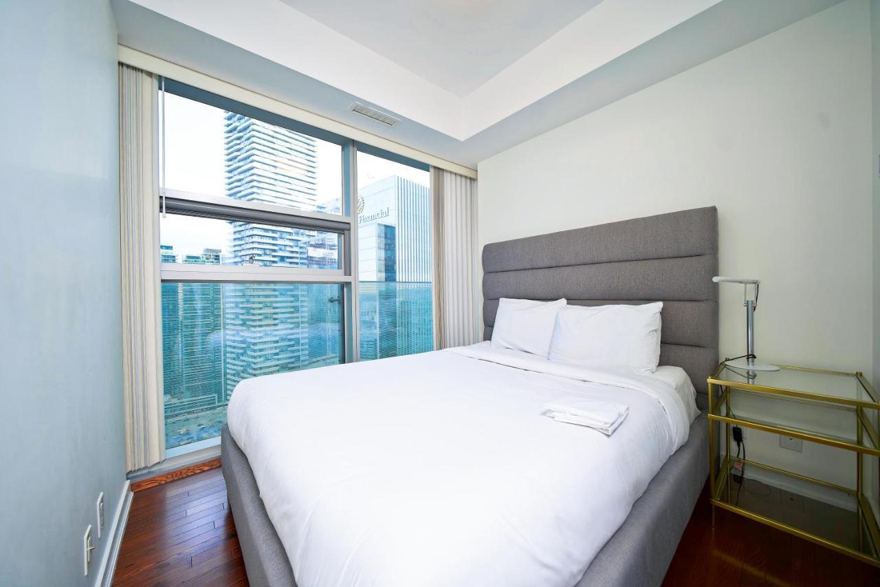 The York Boutique Suites Toronto Bagian luar foto