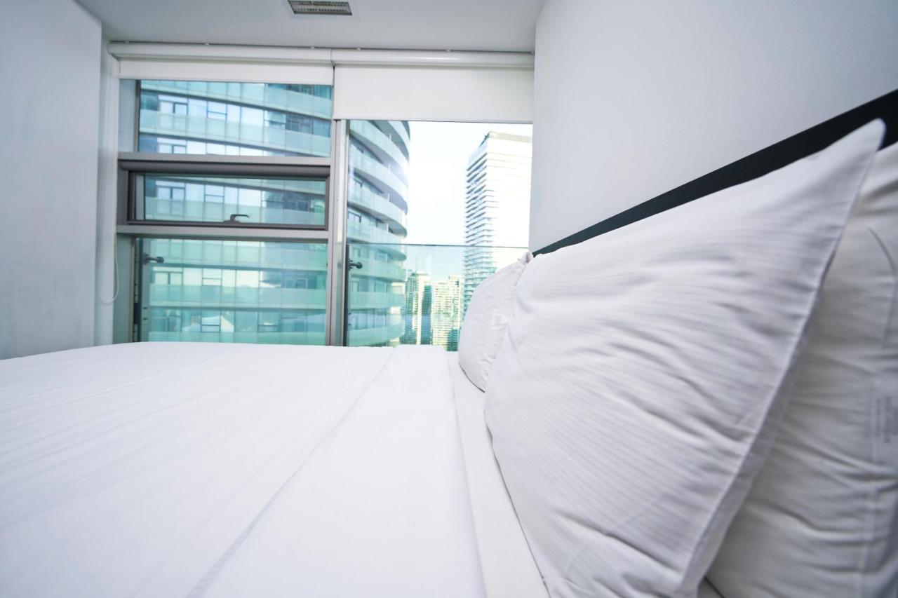 The York Boutique Suites Toronto Bagian luar foto