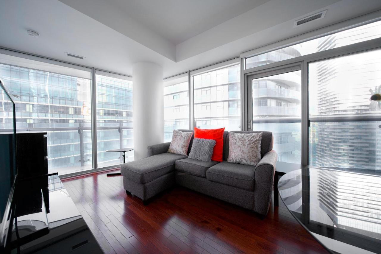 The York Boutique Suites Toronto Bagian luar foto